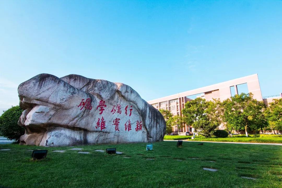 浙江師范大學(xué)以教師培訓(xùn)為特色、非教師培訓(xùn)為發(fā)展重點(diǎn),承擔(dān)國(guó)培計(jì)劃培訓(xùn)、名師名校長(zhǎng)培訓(xùn)、學(xué)科...